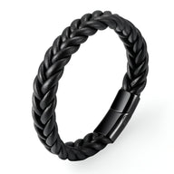 Bracelet torsadé en cuir noir avec fermoir magnétique en métal noir mat.