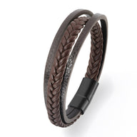 Bracelet homme en cuir marron tressé avec bande lisse et fermoir magnétique noir.