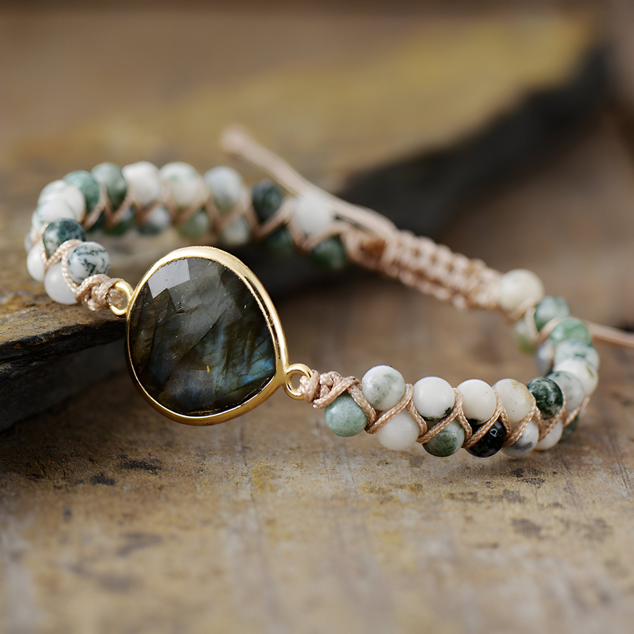 Bracelet en labradorite pour femme, complété par des tourmalines, modèle Darcie - La Boutique du Bracelet