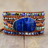 Bracelet multi-rangs femme en pierres naturelles avec large lapis lazuli ovale bleu et perles hématite argentées.
