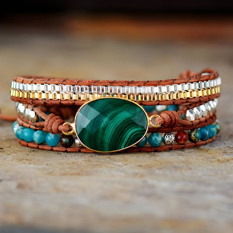 Bracelet multi-rangs femme en pierres naturelles vertes, malachite ovale centrale, perles de jaspe marron et turquoise, cuir .