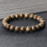 Bracelet homme en perles rondes de bois marron à grains visibles, style naturel et sobre.
