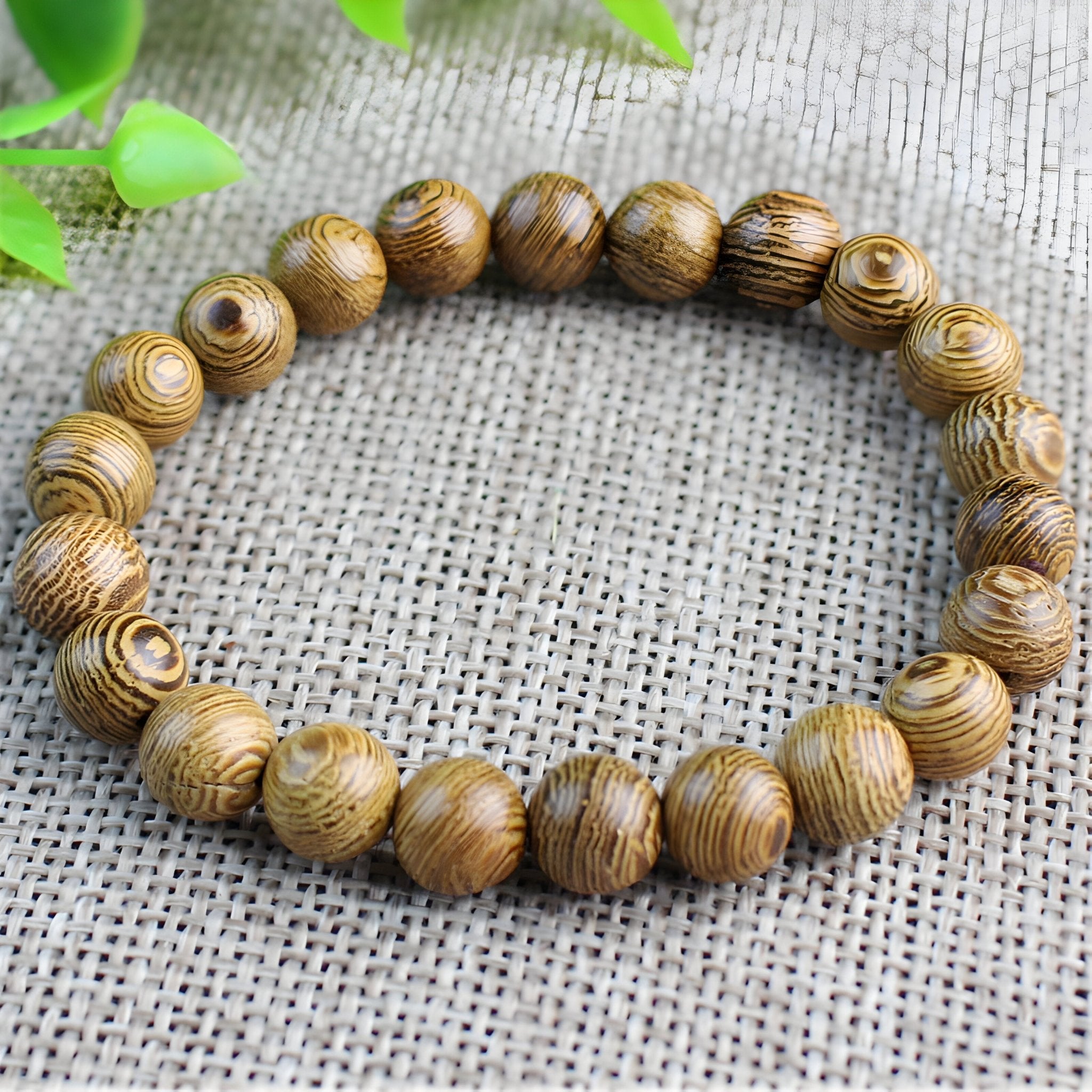 Bracelet en perle de bois pour homme, discret et élégant, modèle Gaël - La Boutique du Bracelet