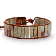 Bracelet ajustable femme en pierres naturelles plates bleues et marron, montage cuir tressé.