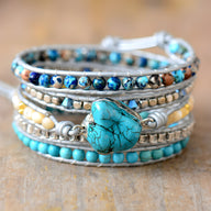 Bracelet multi-rangs pour femme en pierres naturelles turquoise et jaspe avec cœur turquoise au centre.
