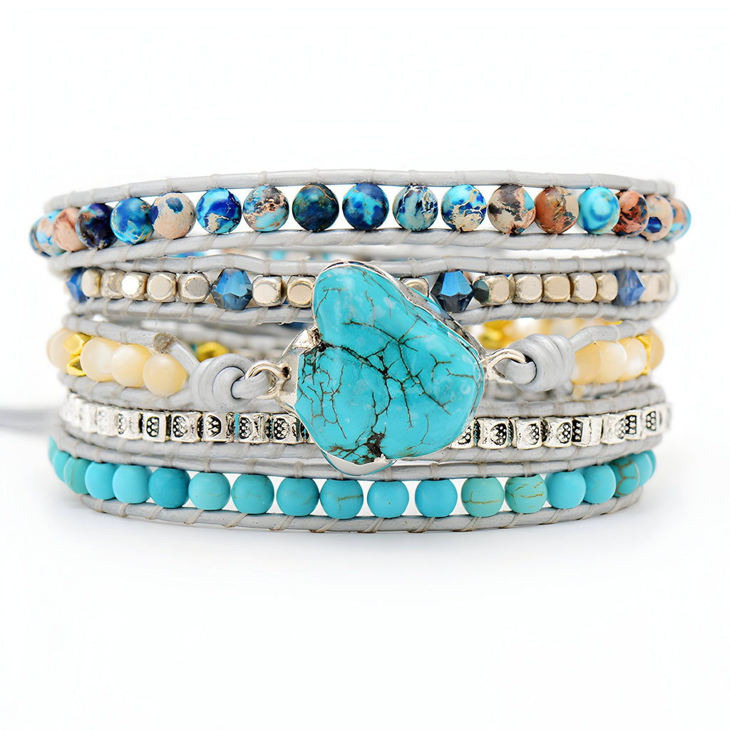 Bracelet multi-rangs pour femme en pierres naturelles turquoise, jaspe bleu et blanc avec perles argentées et pièce centrale .