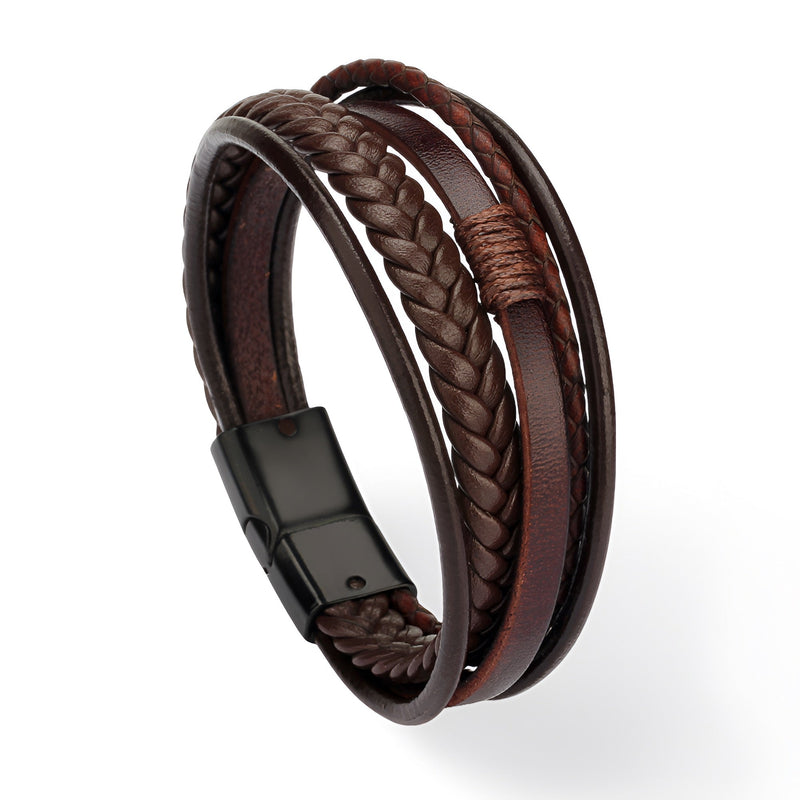 Bracelet multi-rangs en cuir marron avec tressage et fermoir noir mat élégant.