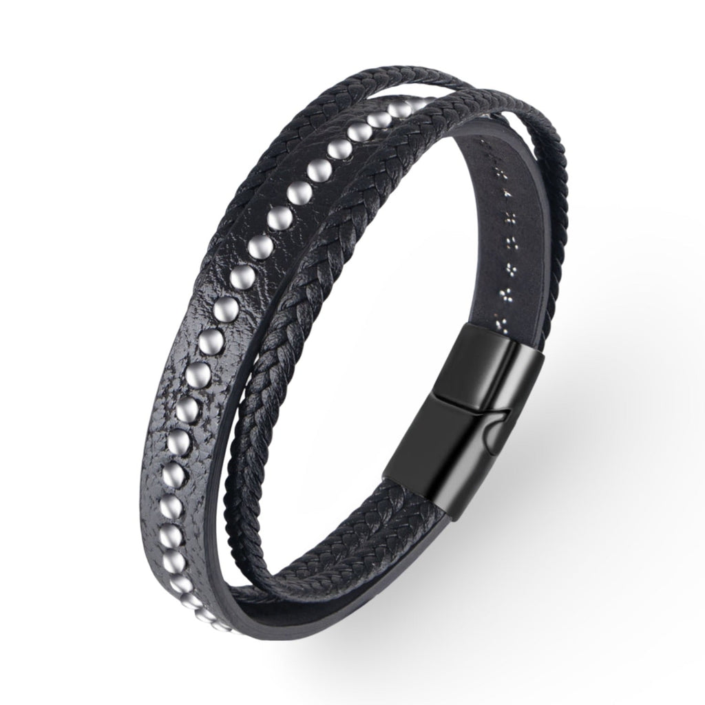 Bracelet multi-rangs noir en cuir avec rivets métalliques et fermoir magnétique noir mat.