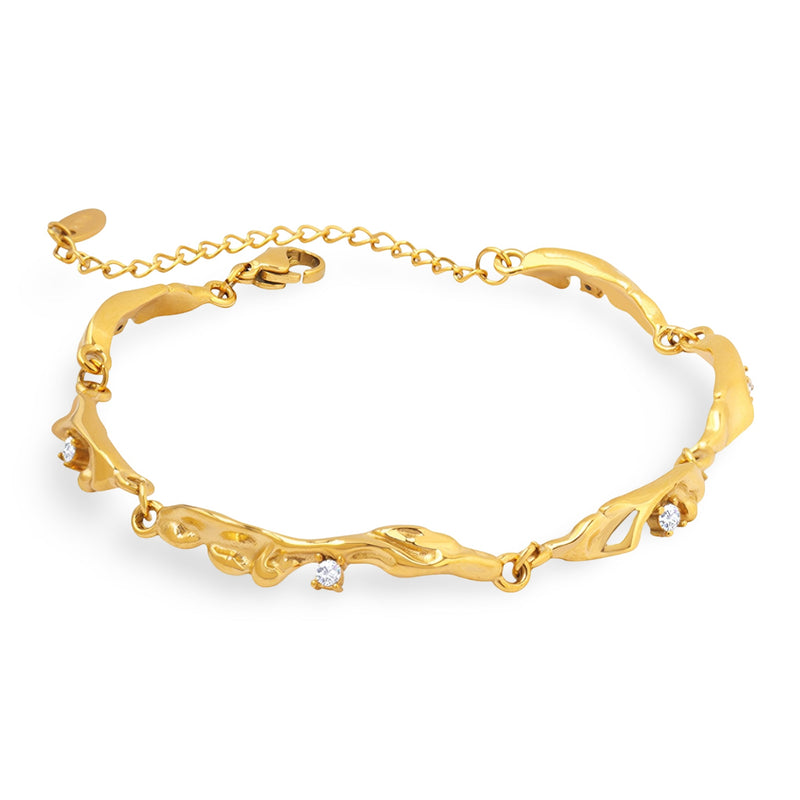 Bracelet en titane doré 18 carats avec maillons fluides et zirconiums incrustés, modèle Clara.