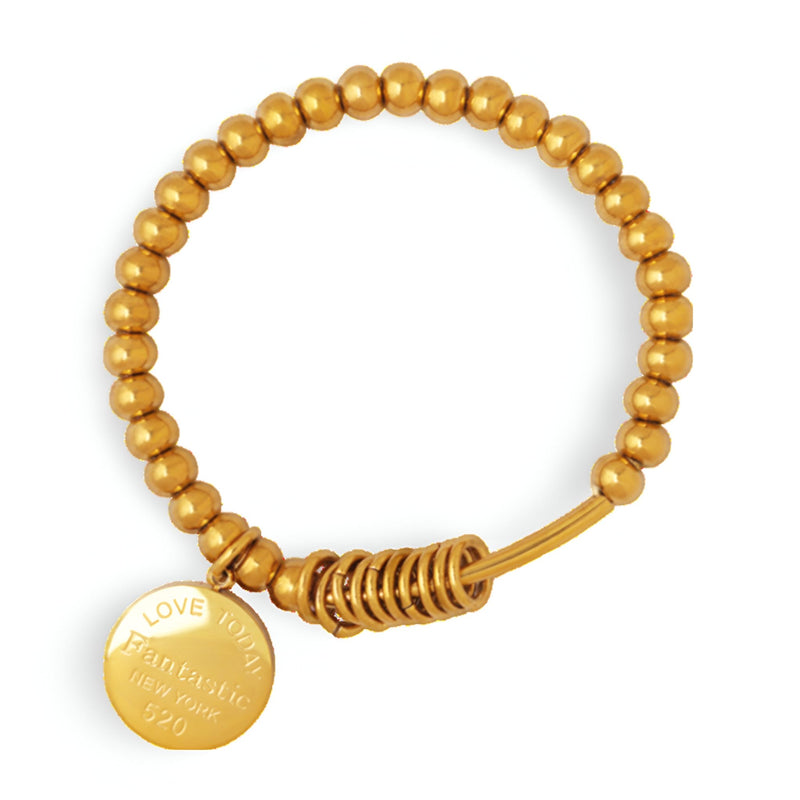 Bracelet doré en titane avec billes rondes et anneaux empilés, médaille gravée "LOVE".