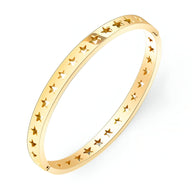 Bracelet rigide en titane plaqué or 18 carats avec motif d'étoiles creuses ajourées.