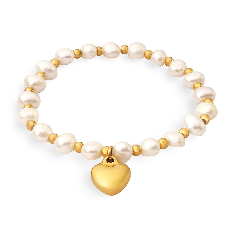 Bracelet perlé avec petites perles blanches et délicat pendentif cœur en titane plaqué or jaune.