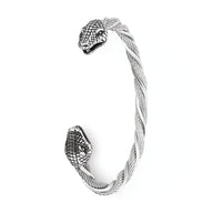 Bracelet jonc argent en acier inoxydable torsadé à double têtes de serpent texturées.