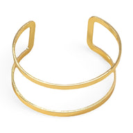 Bracelet manchette double rang en métal doré lisse et brillant, design minimaliste.