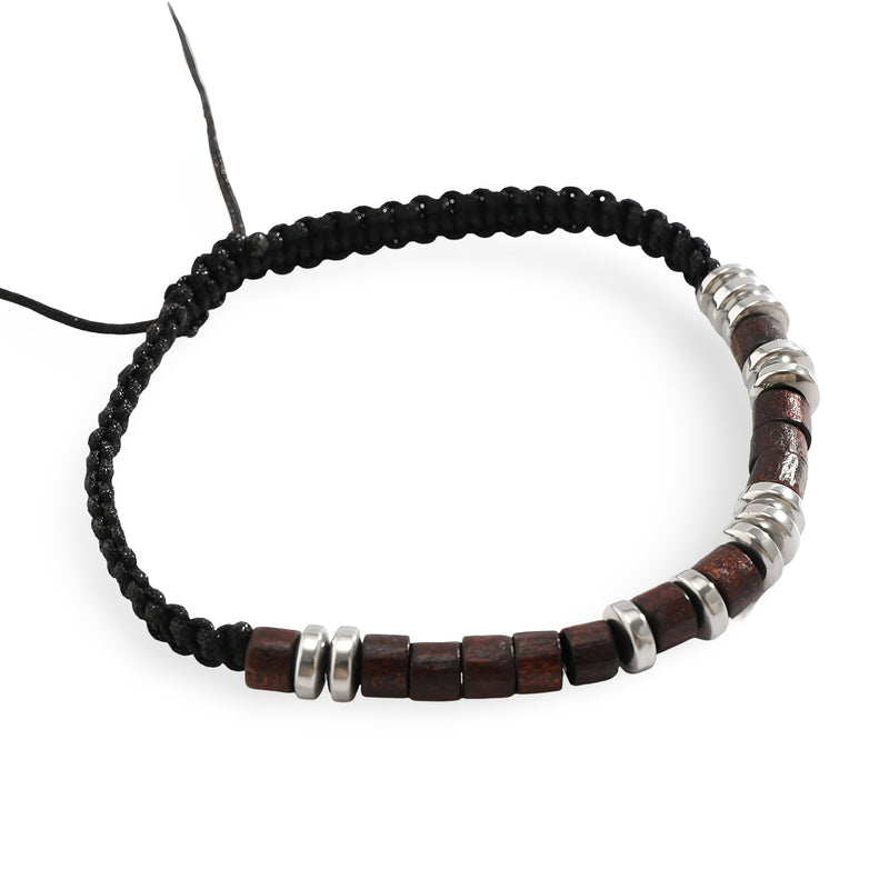 Bracelet homme en perles de bois marron et noir avec détails argentés, cordon tressé noir ajustable.