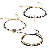 Trio de bracelets noirs avec perles, strass, cœur et croix dorée, style ajustable.